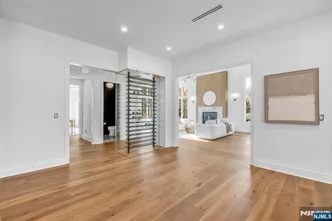 121 Jacquelin Avenue Ho-ho-kus NJ 07423