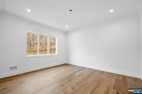 121 Jacquelin Avenue Ho-ho-kus NJ 07423