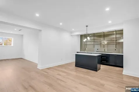 121 Jacquelin Avenue Ho-ho-kus NJ 07423