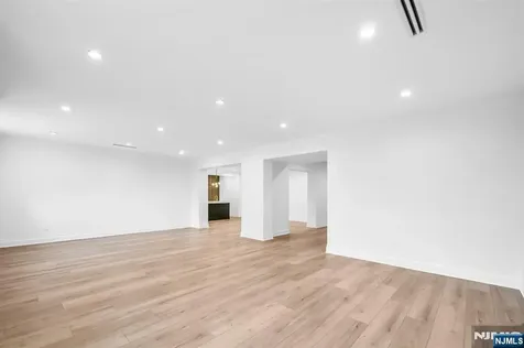 121 Jacquelin Avenue Ho-ho-kus NJ 07423