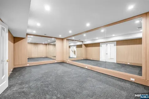 121 Jacquelin Avenue Ho-ho-kus NJ 07423