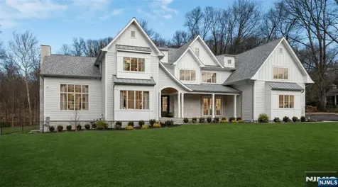 121 Jacquelin Avenue Ho-ho-kus NJ 07423