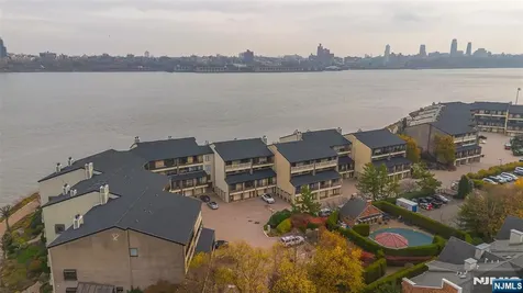 1225 River Road Edgewater NJ 07020