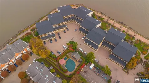 1225 River Road Edgewater NJ 07020