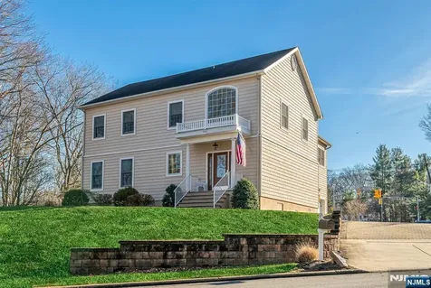 500 Blue Hill Terrace Franklin Lakes NJ 07417