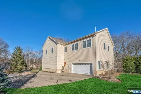 500 Blue Hill Terrace Franklin Lakes NJ 07417