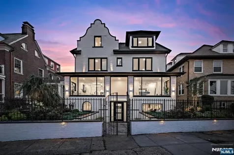 829 Boulevard East Weehawken NJ 07086