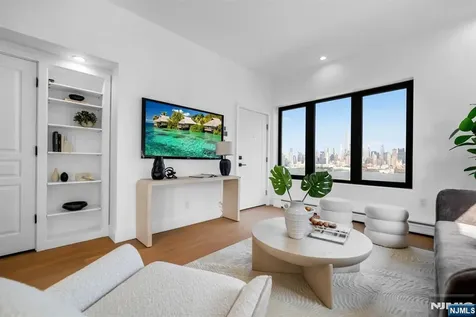 829 Boulevard East Weehawken NJ 07086