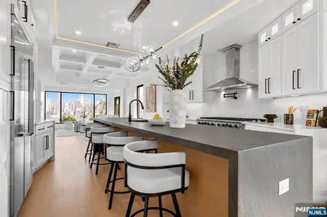 829 Boulevard East Weehawken NJ 07086