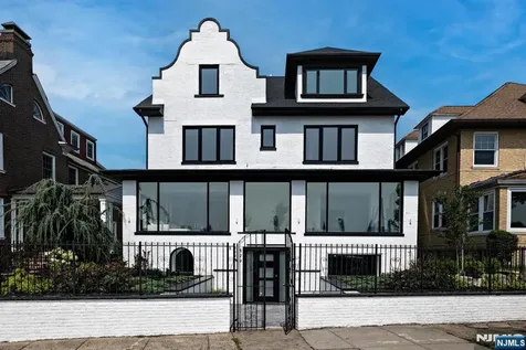 829 Boulevard East Weehawken NJ 07086