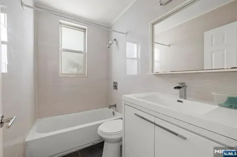 122 18th Street Union City NJ 07087