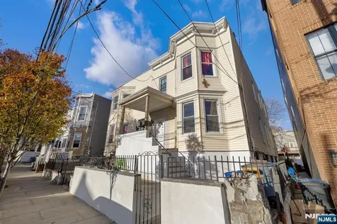 122 18th Street Union City NJ 07087
