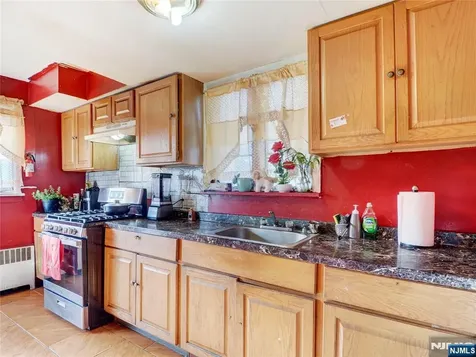 77 Delmar Place Irvington NJ 07111