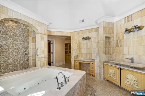 105 Chestnut Ridge Road Saddle River NJ 07458
