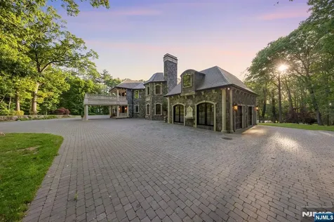 105 Chestnut Ridge Road Saddle River NJ 07458