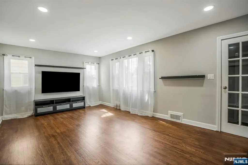 16 Pleasant Belleville NJ 07109