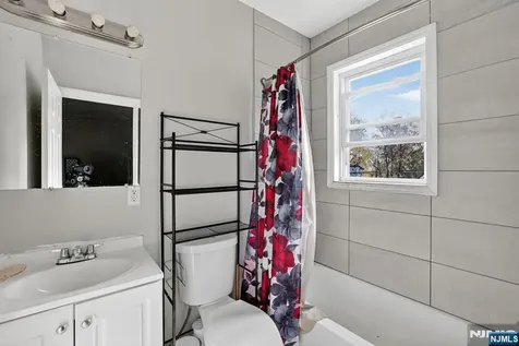 78 Treacy Avenue Newark NJ 07108