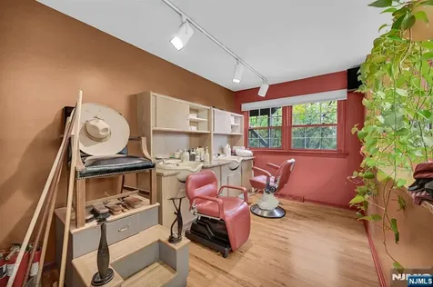 857 Pompton Avenue Cedar Grove NJ 07009