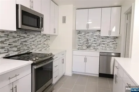 1600 Center Avenue Fort Lee NJ 07024
