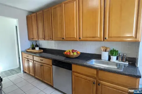 10 Hilliard Avenue Edgewater NJ 07020