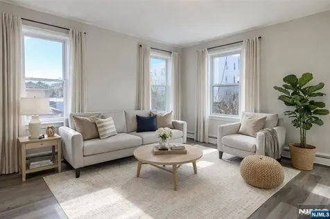 10 Hilliard Avenue Edgewater NJ 07020
