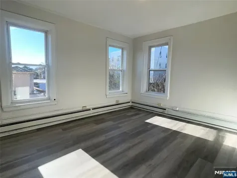 10 Hilliard Avenue Edgewater NJ 07020