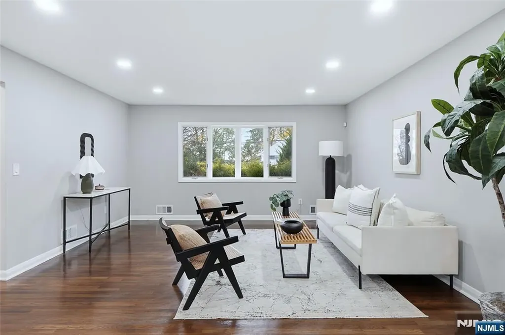 15 Carol Place Bloomfield NJ 07003