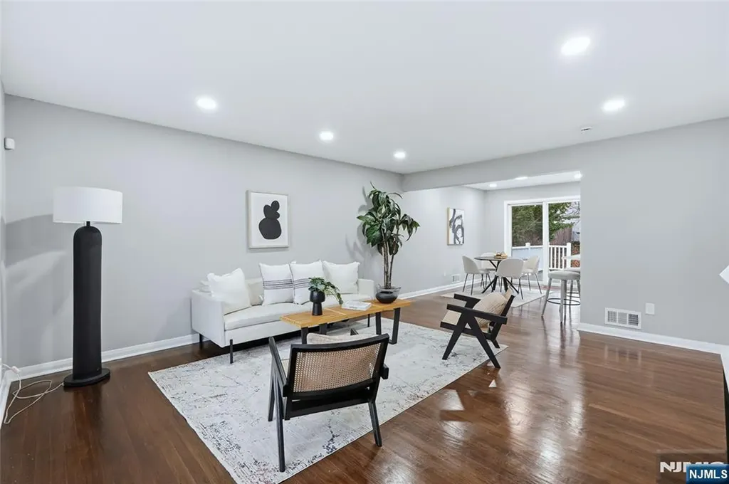 15 Carol Place Bloomfield NJ 07003