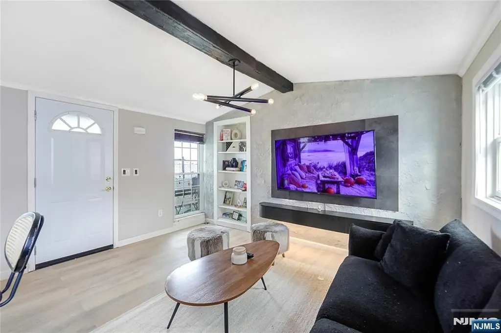 191 W 24th Bayonne NJ 07002