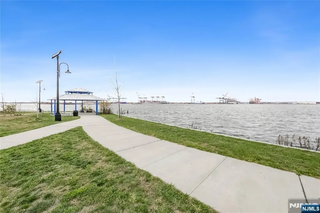 191 W 24th Bayonne NJ 07002