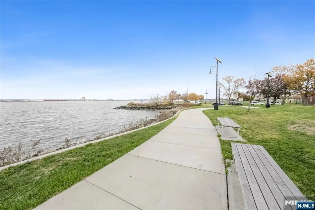 191 W 24th Bayonne NJ 07002