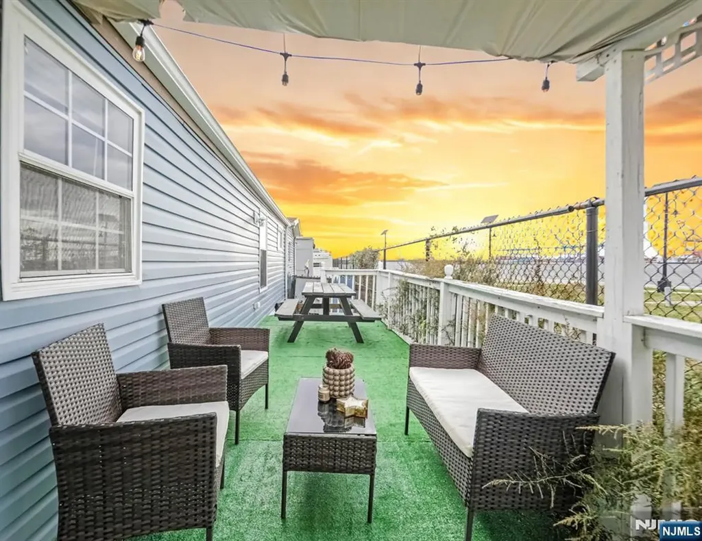 191 W 24th Bayonne NJ 07002