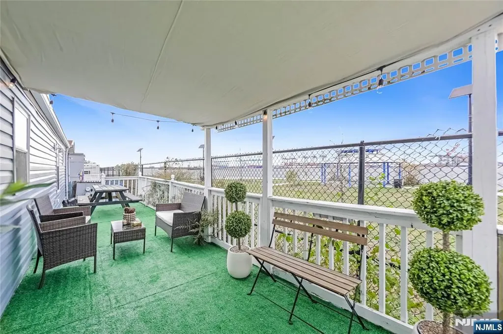 191 W 24th Bayonne NJ 07002