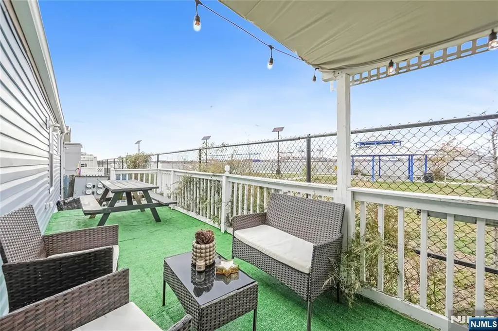 191 W 24th Bayonne NJ 07002