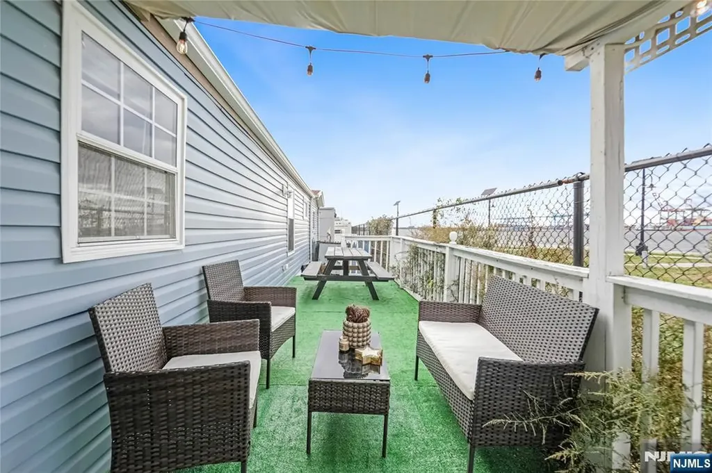 191 W 24th Bayonne NJ 07002