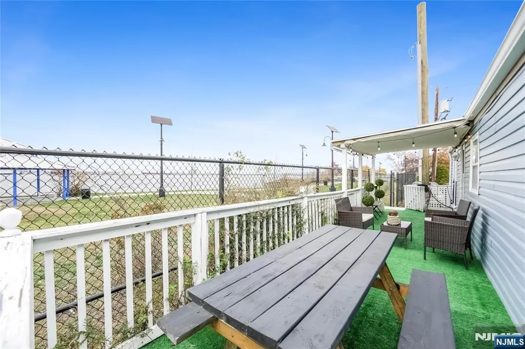 191 W 24th Bayonne NJ 07002