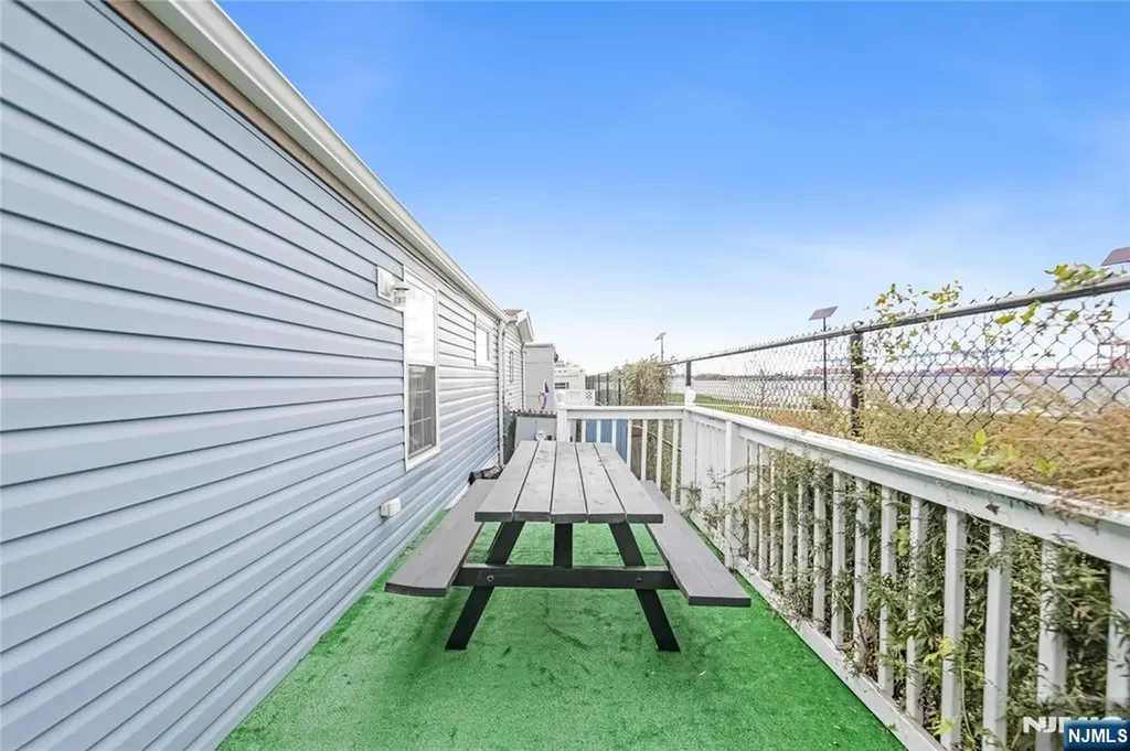 191 W 24th Bayonne NJ 07002