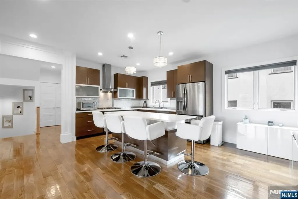 807 Edgewood Lane Fort Lee NJ 07024