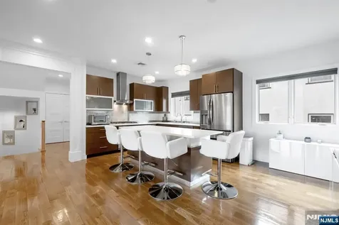 807 Edgewood Lane Fort Lee NJ 07024