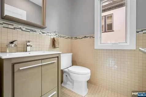 807 Edgewood Lane Fort Lee NJ 07024