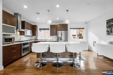 807 Edgewood Lane Fort Lee NJ 07024