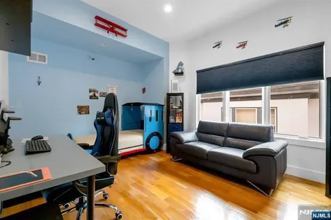 807 Edgewood Lane Fort Lee NJ 07024