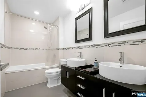 807 Edgewood Lane Fort Lee NJ 07024