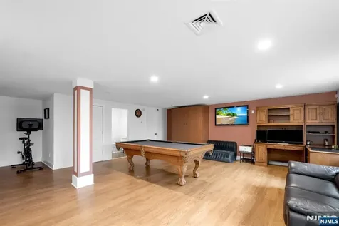 807 Edgewood Lane Fort Lee NJ 07024