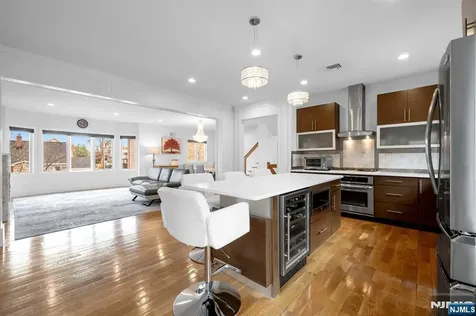 807 Edgewood Lane Fort Lee NJ 07024