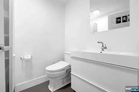 807 Edgewood Lane Fort Lee NJ 07024