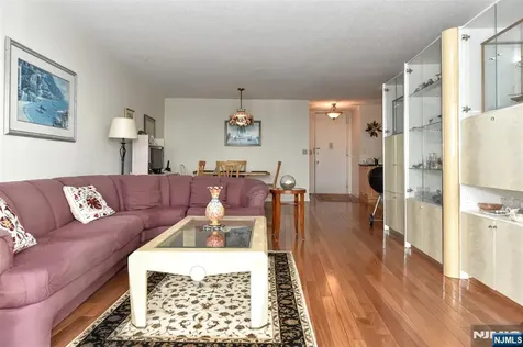 555 North Fort Lee NJ 07024