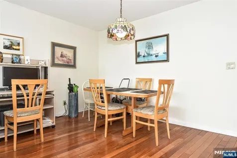 555 North Fort Lee NJ 07024