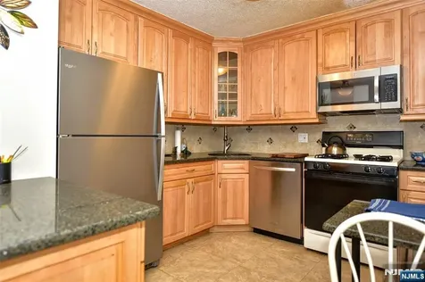 555 North Fort Lee NJ 07024