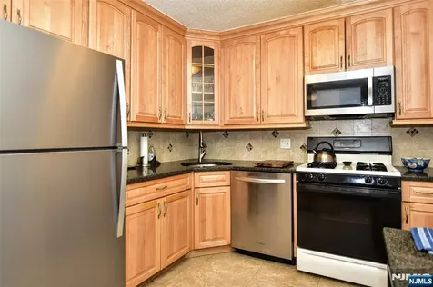 555 North Fort Lee NJ 07024